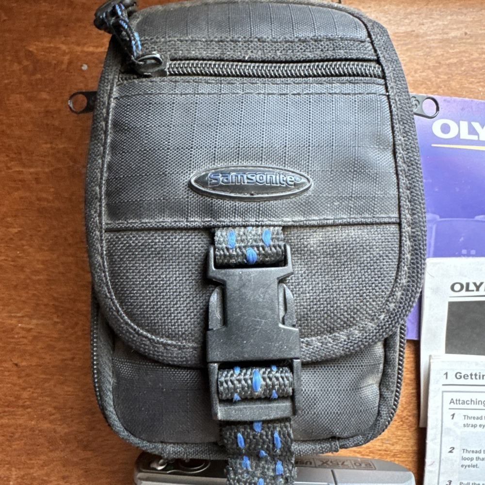 Olympus D-520 ZOOM 2.0 Megapixel Digital Camera + Case + Accessories READ - Picture 3 of 9